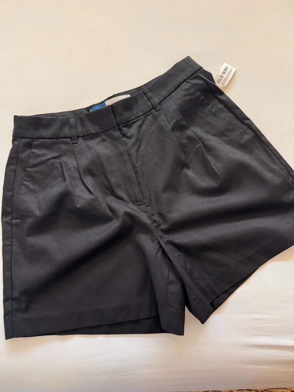 Pleats! Old Navy Extra High-Rise Pleated Shorts – Black, NWT, Size Medium